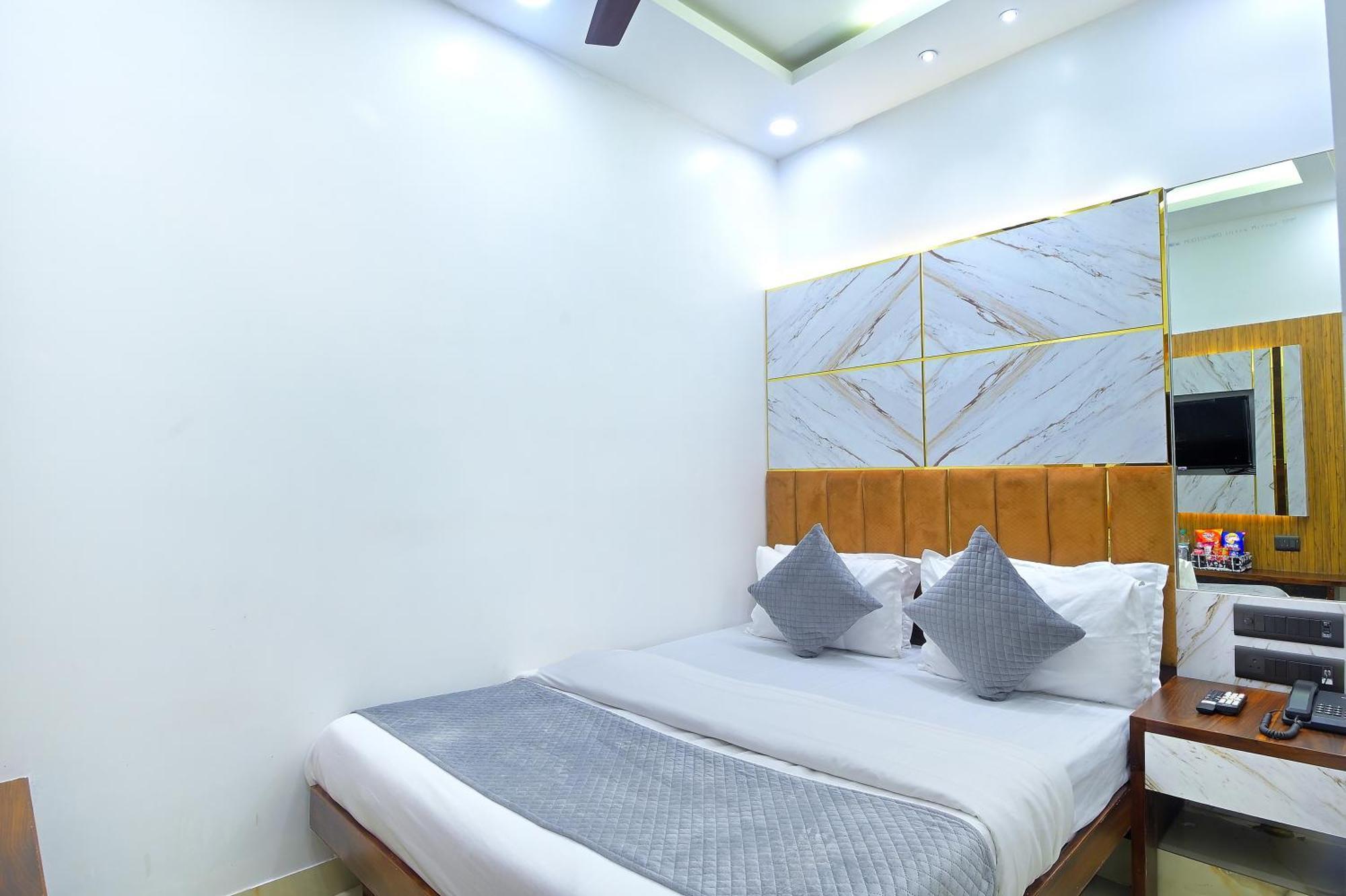 Hotel Nav Durga "2 Walking From New Delhi Railway Station" Exteriör bild